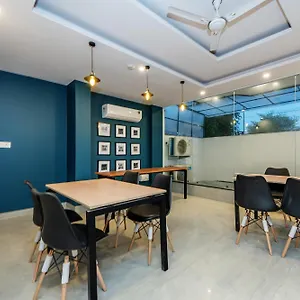 Hotel O Earth Near Bestech Central Square Mall